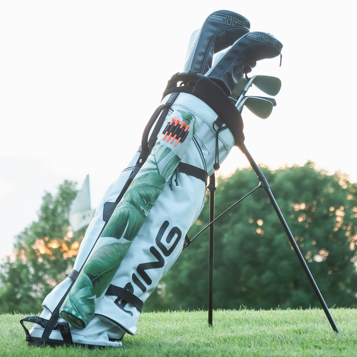 Bogey Barrel Floral | World's 1st Drink Sleeve | Attaches To Any Golf Bag