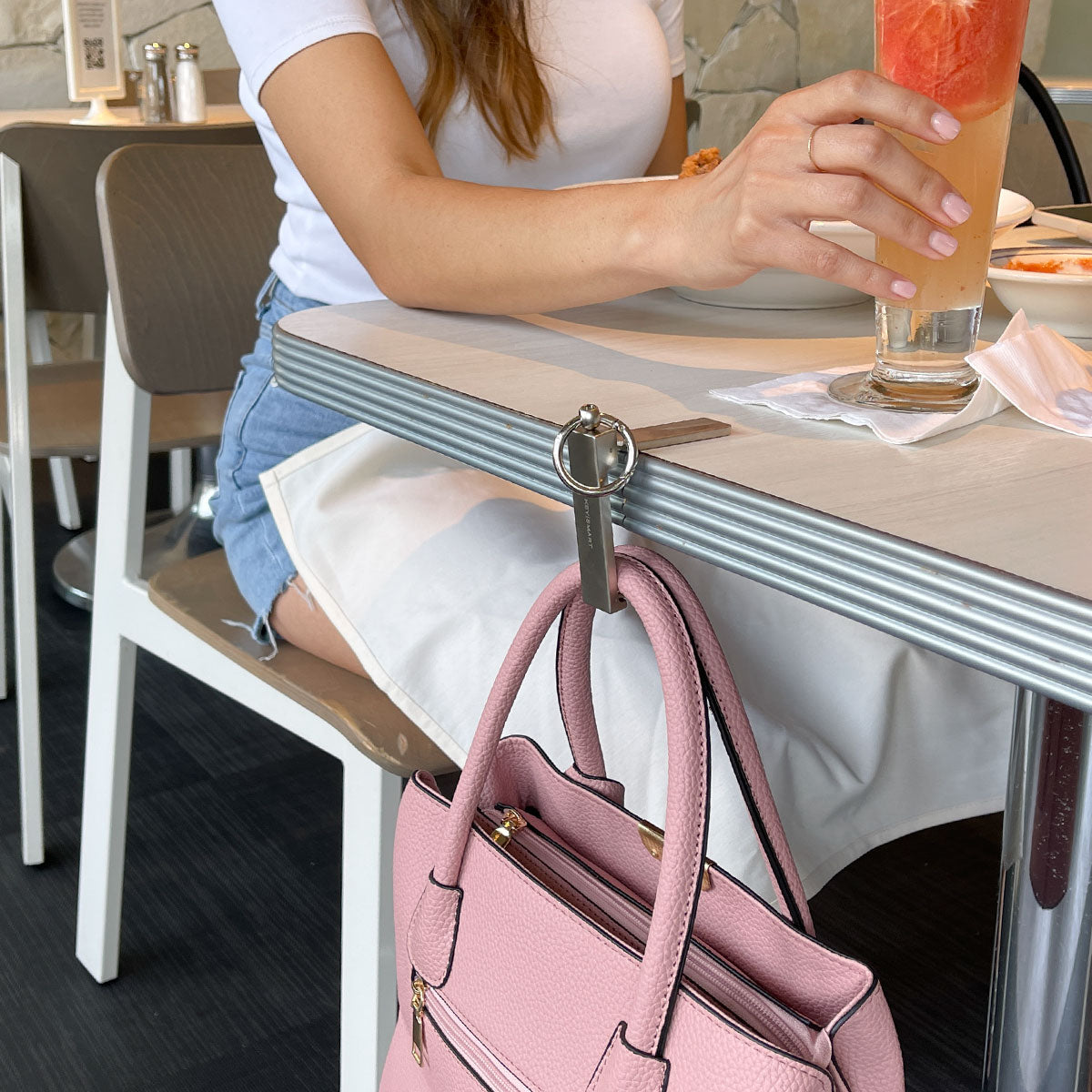 BagHang+|Keychain Bag Hook | Phone stand | nano-suction Technology