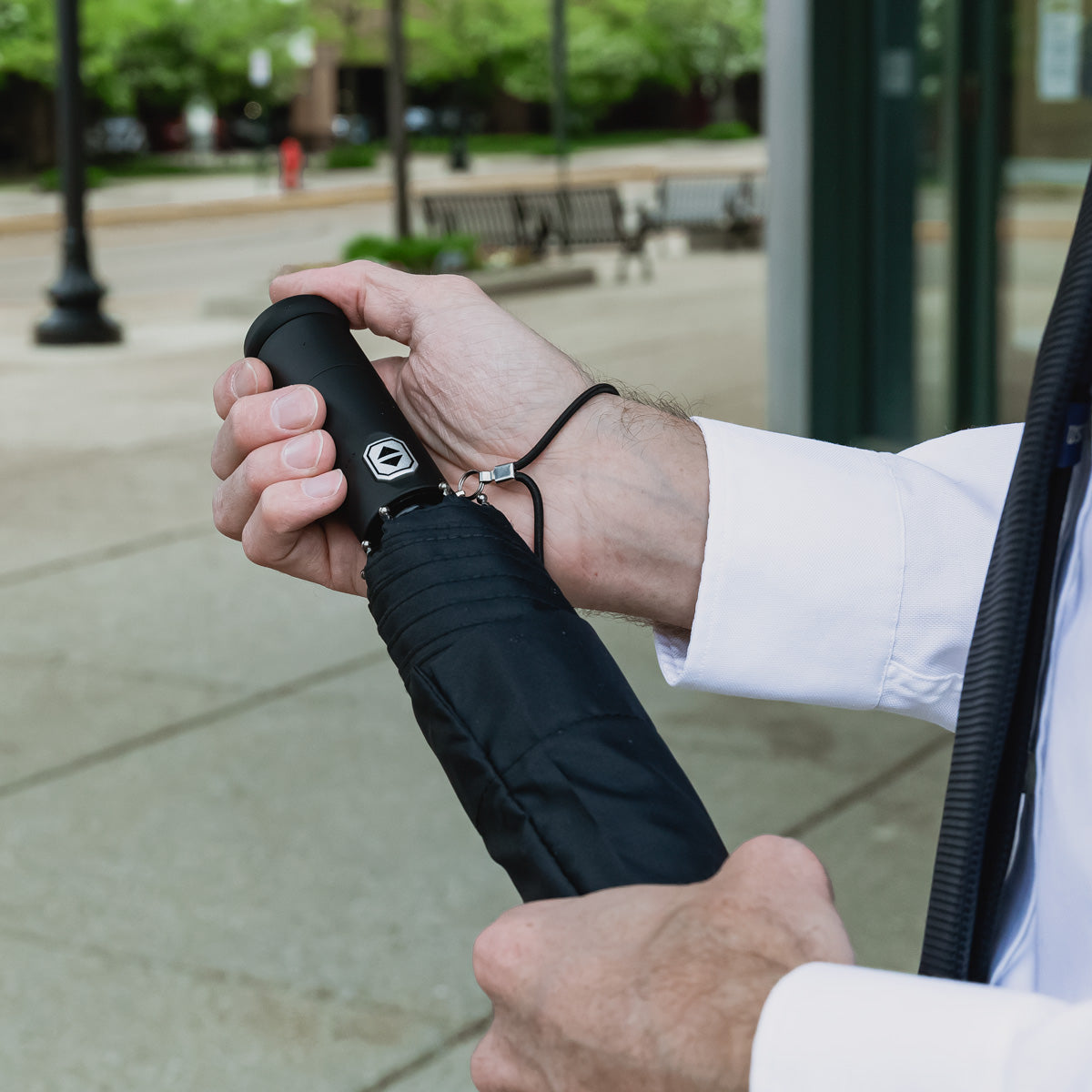 RainTorch™ Umbrella |  Pivoting Flashlight | Auto Open/Close & Grip Handle