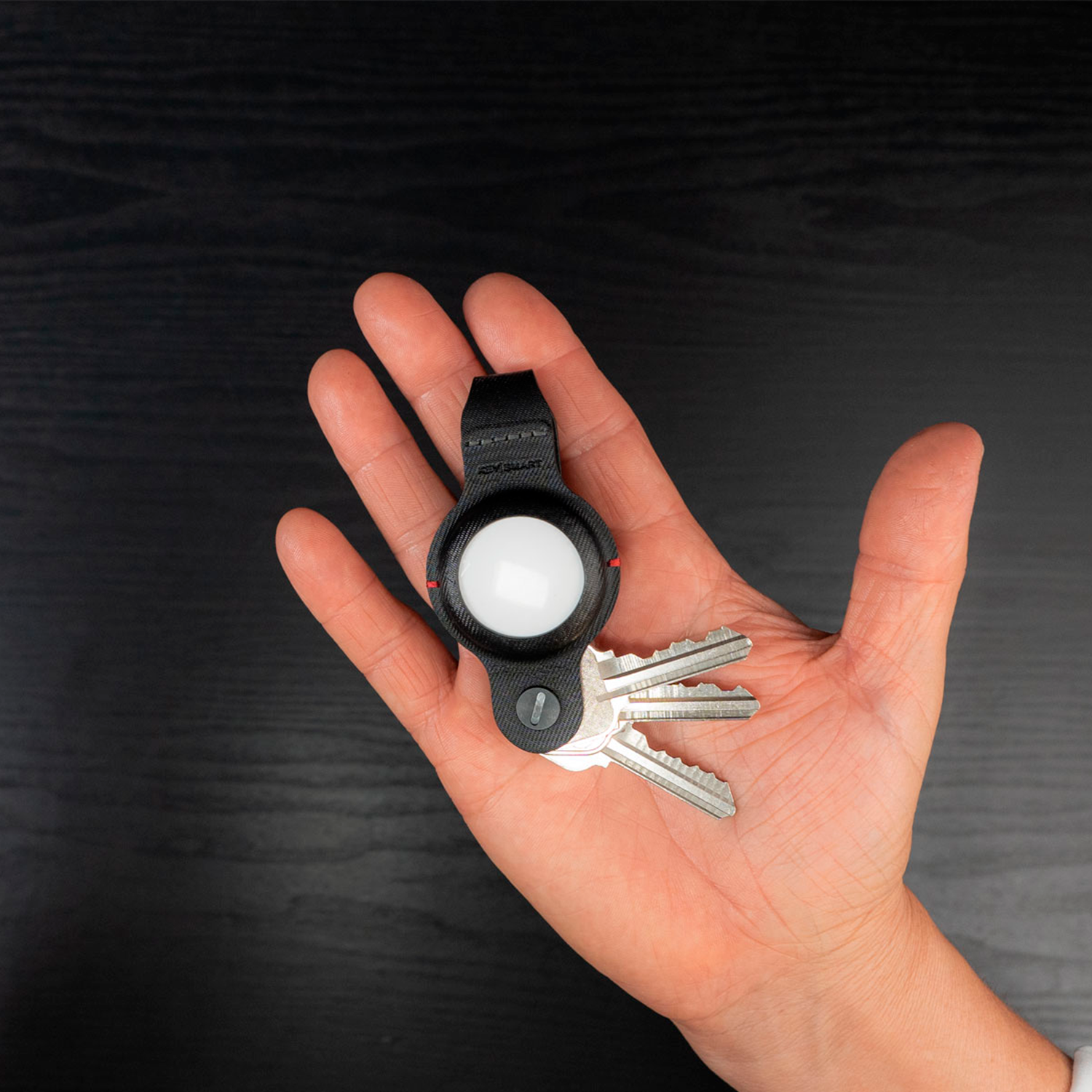 ROSSM Airtag Key Organizer – Minimalist Metallic Key Holder (Holds 2-6 Keys, Black)