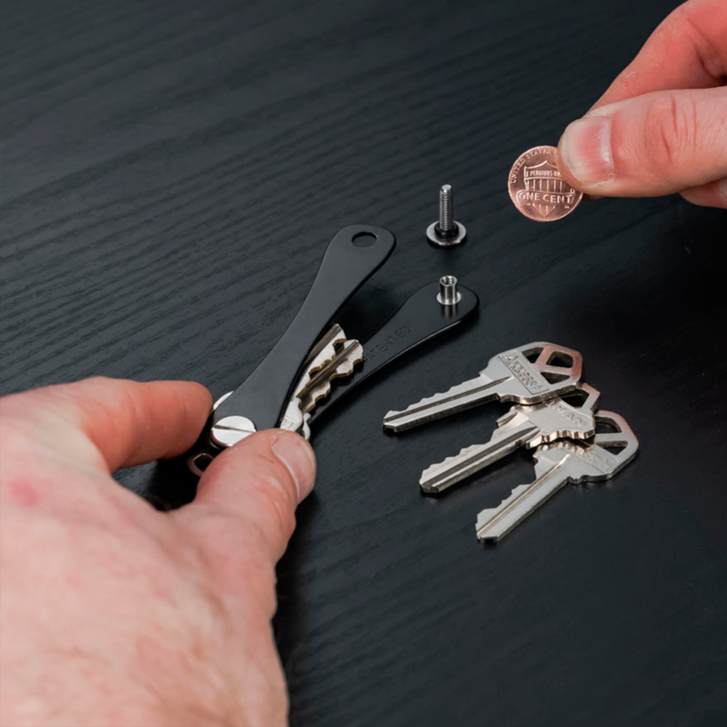 Smart Compact Key Organizer Keychain - Black